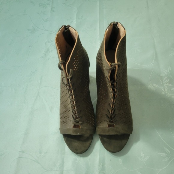Report Women's Olive Green Lace Up Heels Size 7.5 - Picture 6 of 9